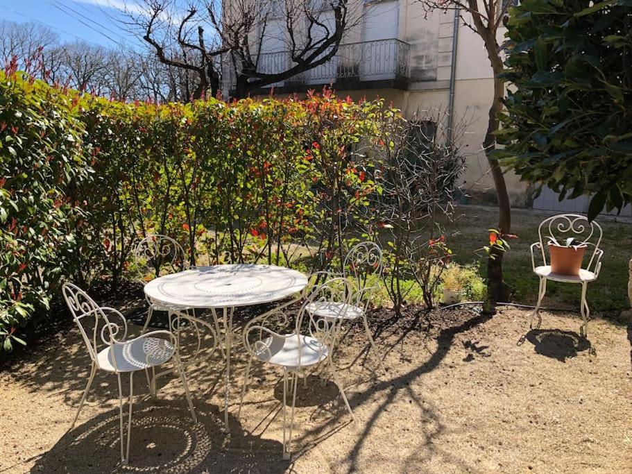 Ulysse, Spacieux Au Centre Historique D'uzes En Rez-de-chaussee Avec Exterieur, Proche Parking Des Marroniers *